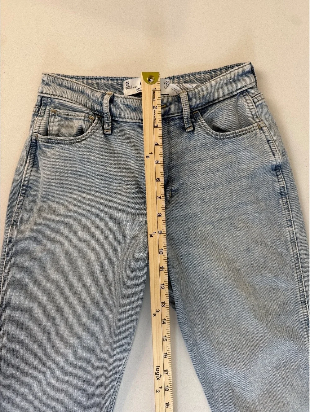 Hollister Curvy High-Rise Mom Jeans Light Wash Size 3S W26 L25